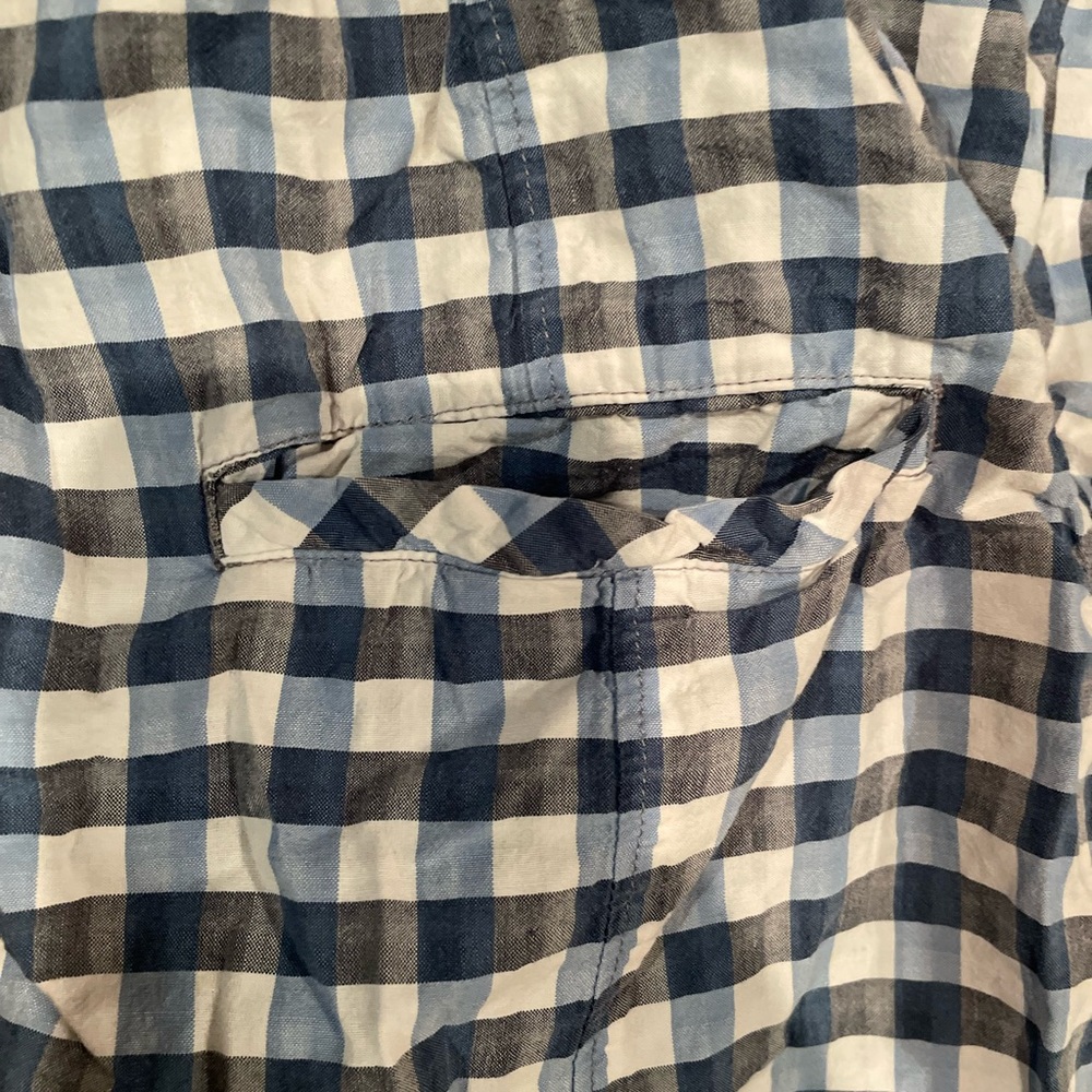 💥DKNY Jeans Buttoned down short sleeve. Checkered blue and white. Two pockets. - Picture 5 of 8